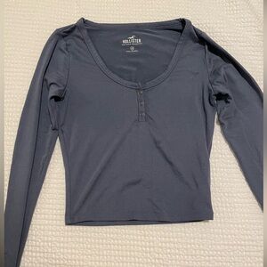 Tight fitting hollister shirt! Size xs